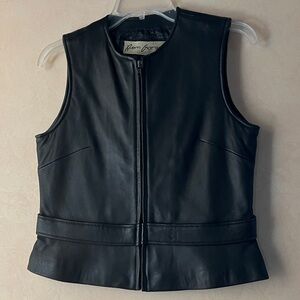 Beautiful women’s black soft leather vest with zipper close, Size M